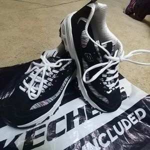 Skechers | D'Lites sneakers NWOT